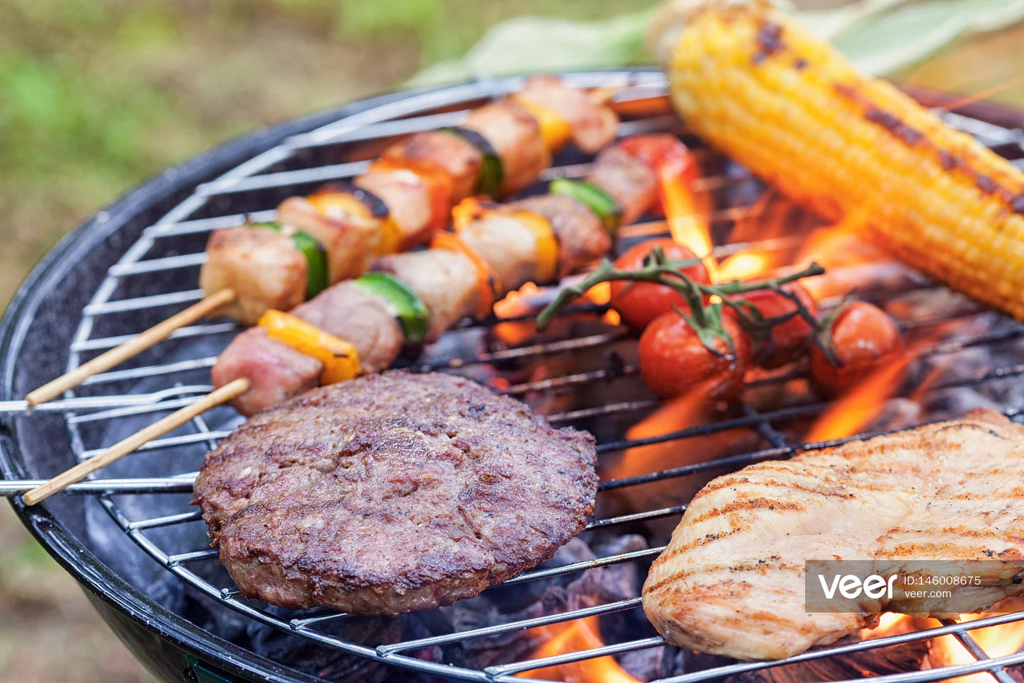 BBQ table Charcoal Grill Portable BBQ Grill Kettle 22.5 inch, Outdoor Grills & Smokers for Patio Backyard Barbecue camping oven